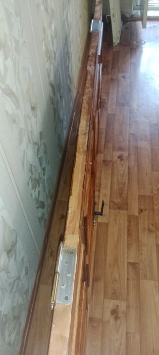 Продам деревянную дверь входную хорошее дерево