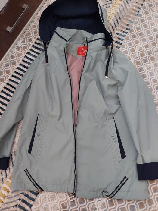 Продам ветровку в хорошем состояний