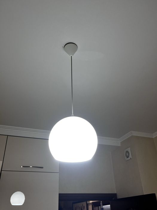 продается люстра