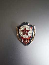 Продам значок отличник советской армии в хорошем состоянии