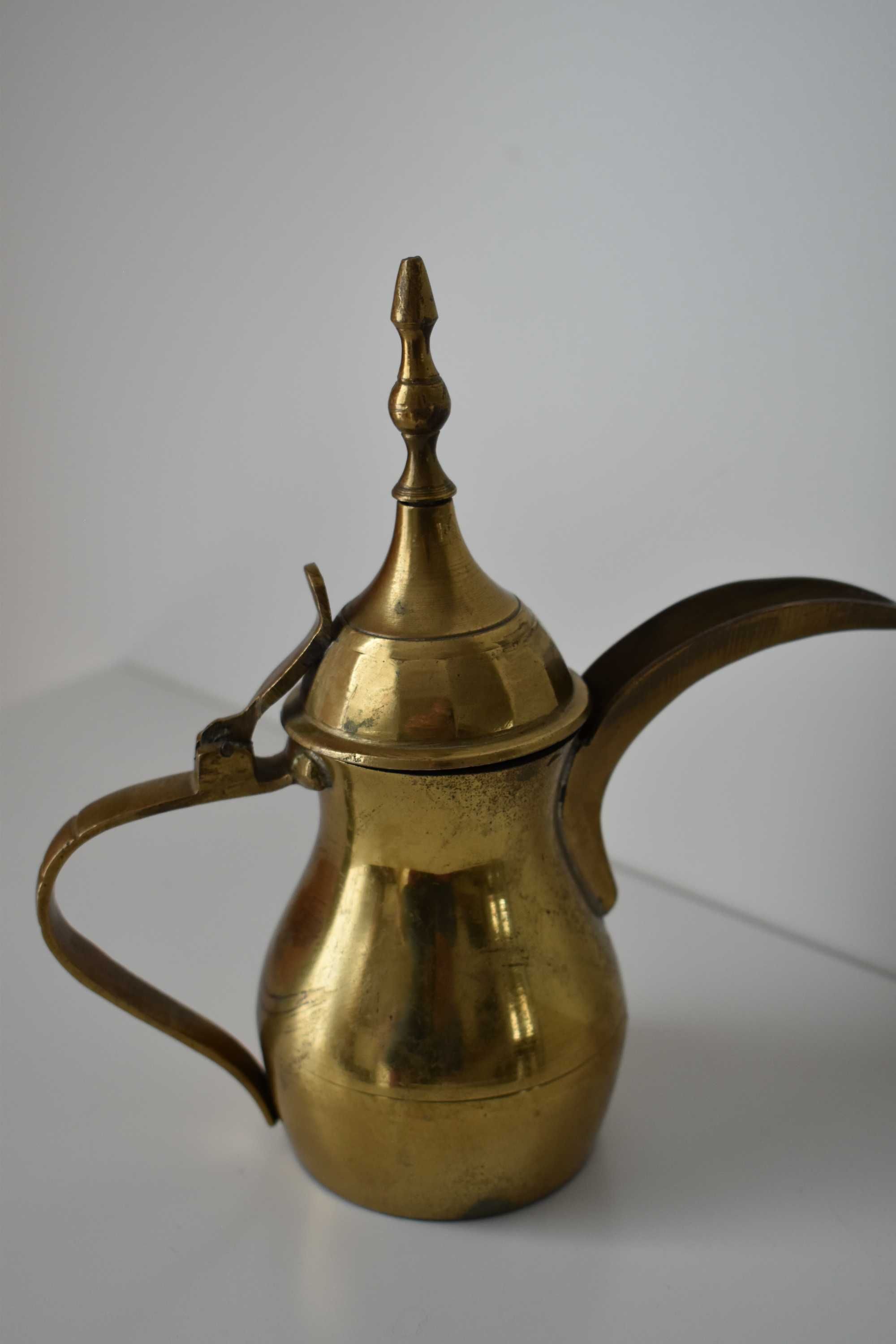 Ceainic arabesc din alama Arabia Saudita