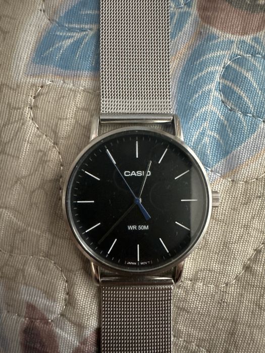 Продам часы Casio, ремешок миланская петля