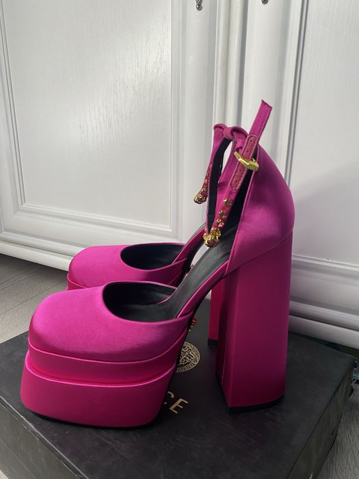 Каблуки Versace