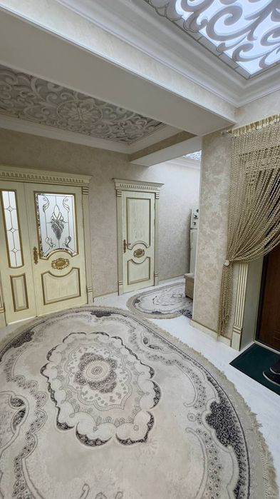 Термиз шахар марказида квартира сотилмокда 100м3
