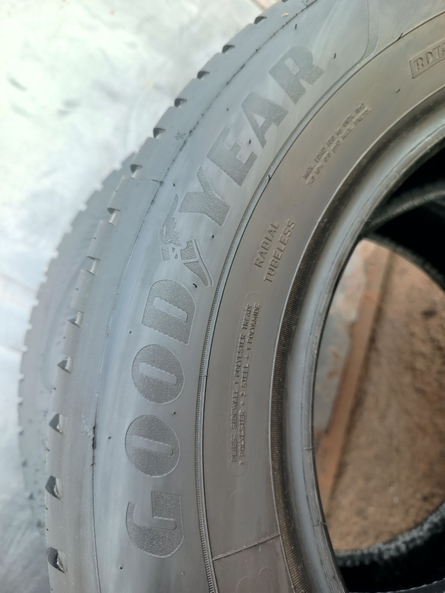 215/65/16 Goodyear Дот 2123