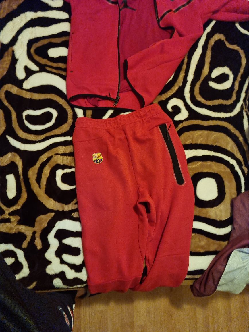 Nike tech rosu plus triocu