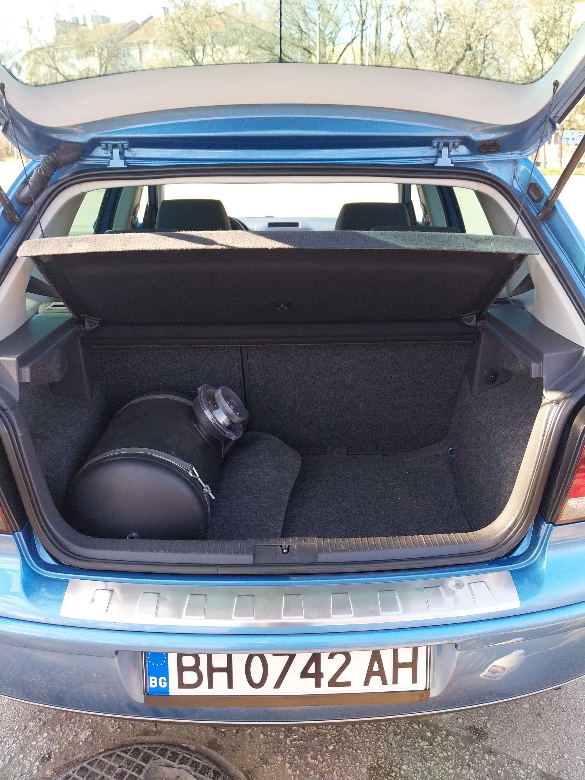 VW Polo 1,4  Колата е добре поддържана. Газ/бензин, икономична.