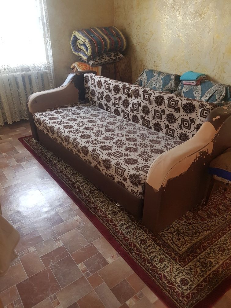 Диван раскладной размер 2.25.длинна со спиннками.