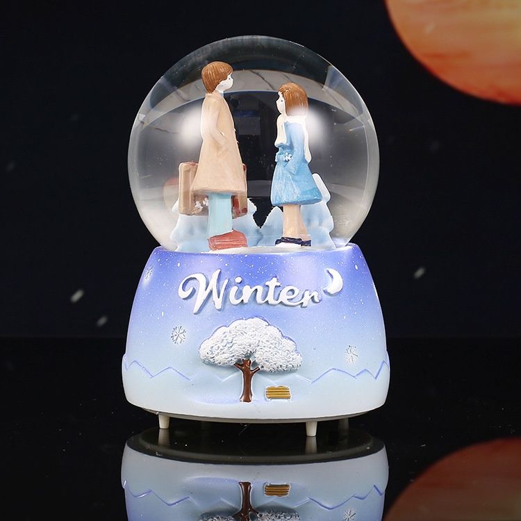Музыкальный снежный шар "Влюблённая пара"Winter, 16см.
