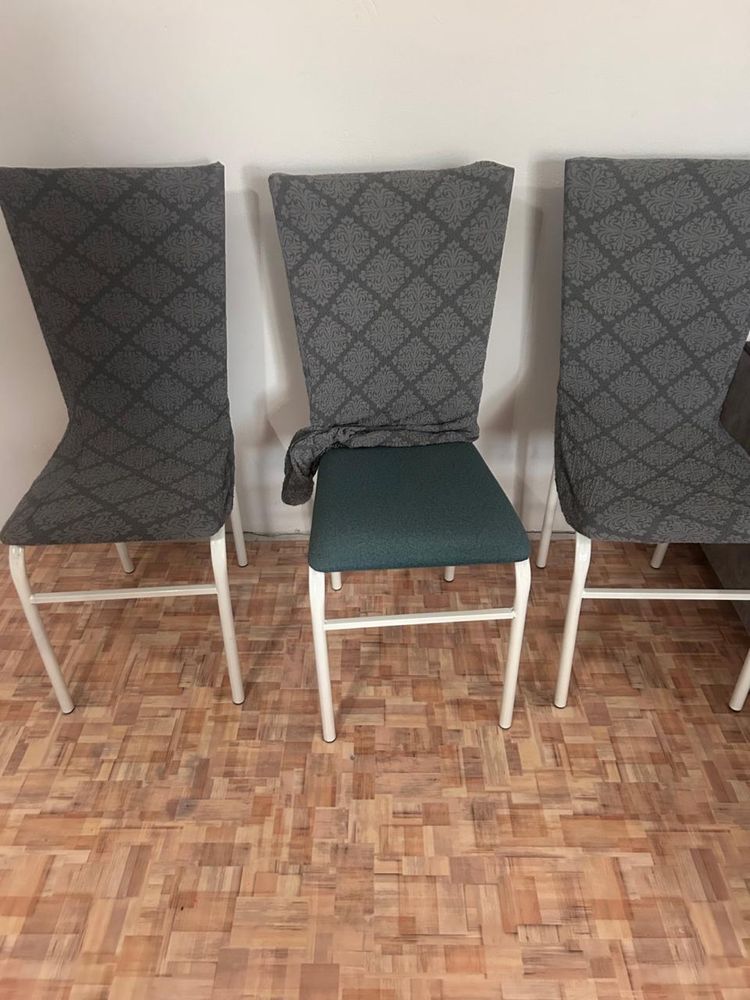 Продается кухонный стол со стулями