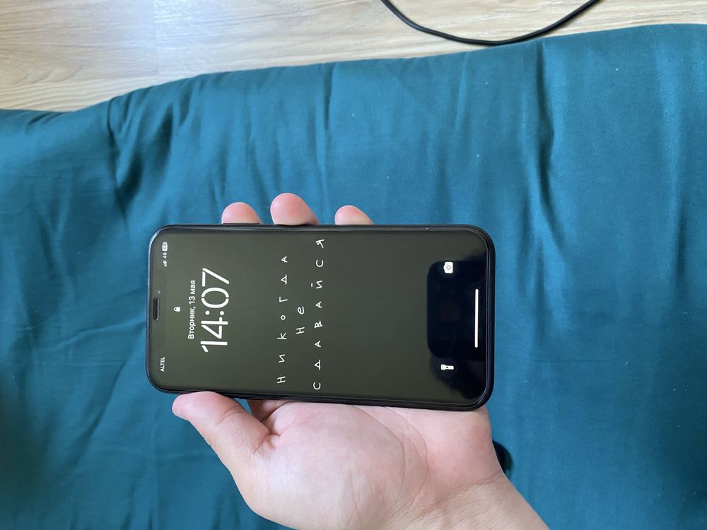 Продам Iphone xr