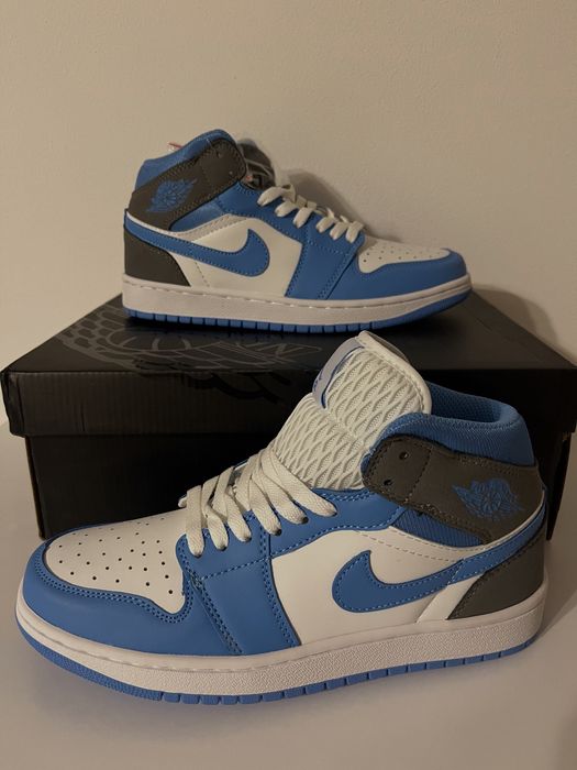 Air Jordan 1 Mid SE "University Blue / Grey