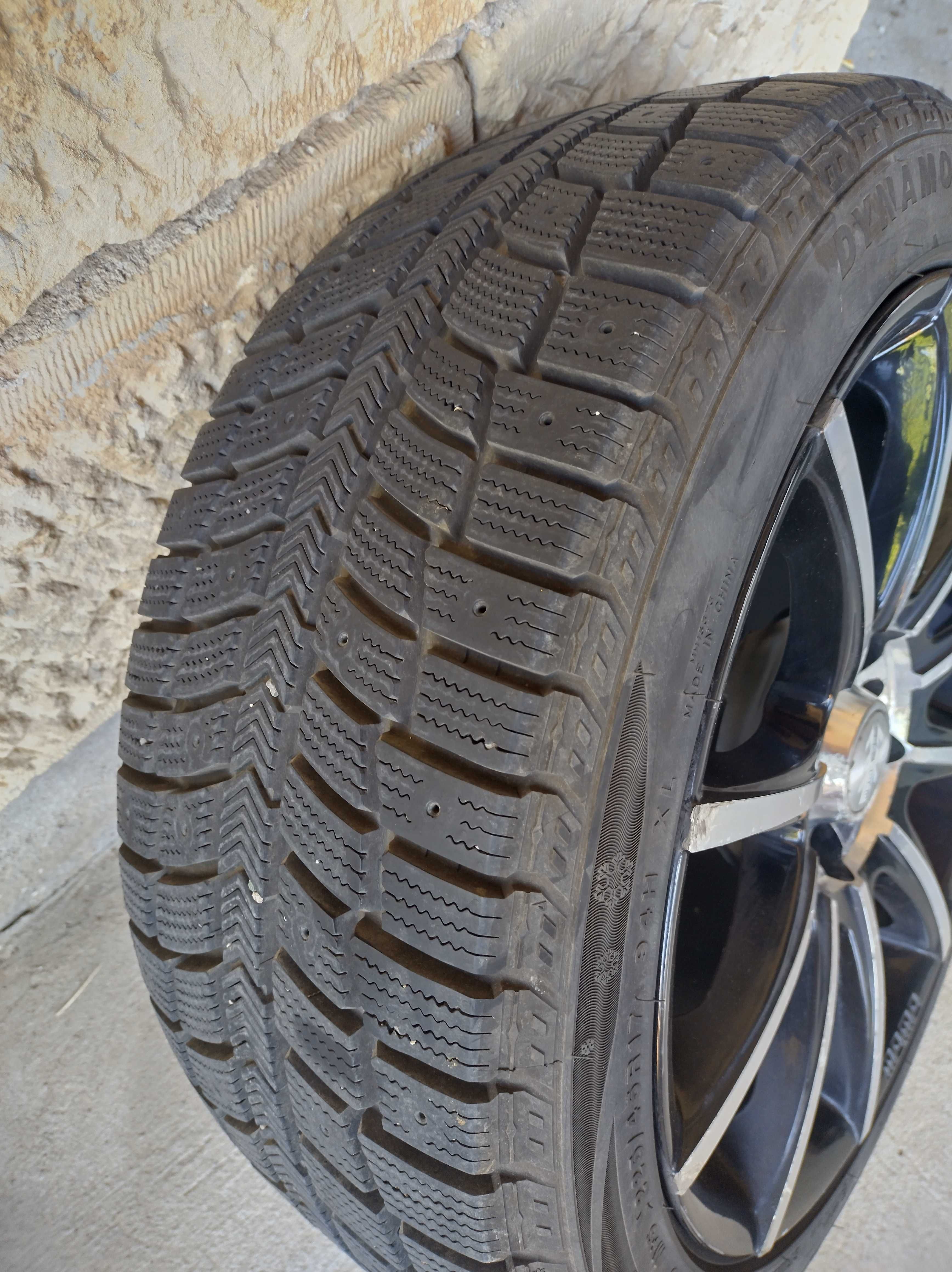 Зимни гуми с джанти Momo 17'' 5x110