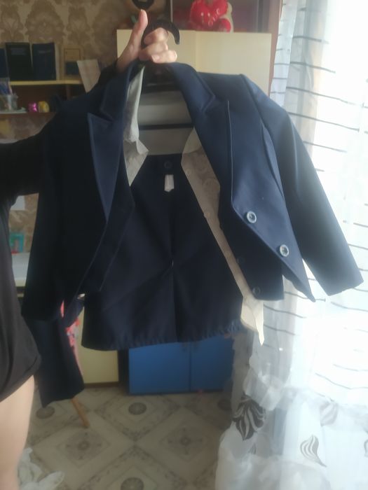 Продам школьную форму для девочки р-р 22 на 1,2класс