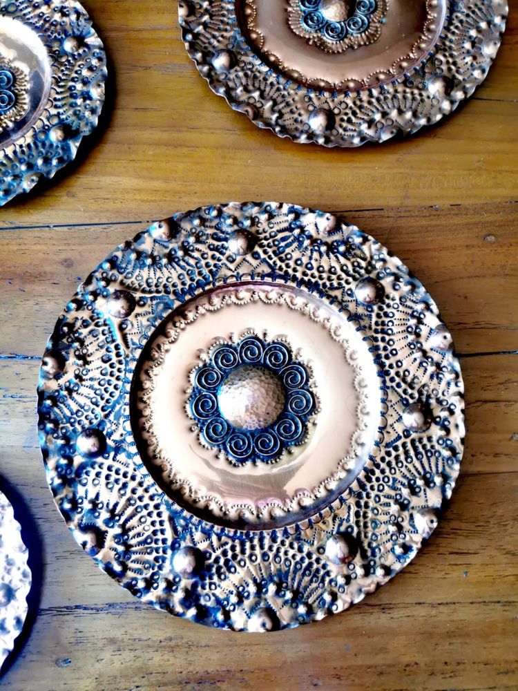 Антикварна колекция от масивни ръчно изработени медни чинии пана