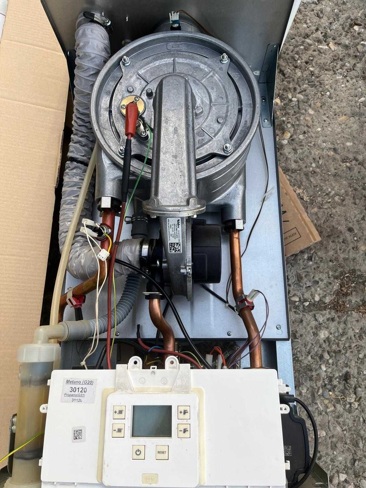 Centrala electrica Romstal (pentru piese) - placa de baza arsa