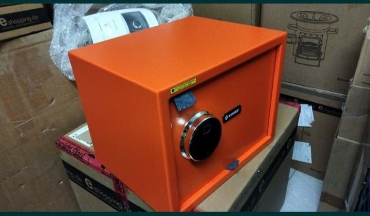 Seif cu amprenta cod sau chei