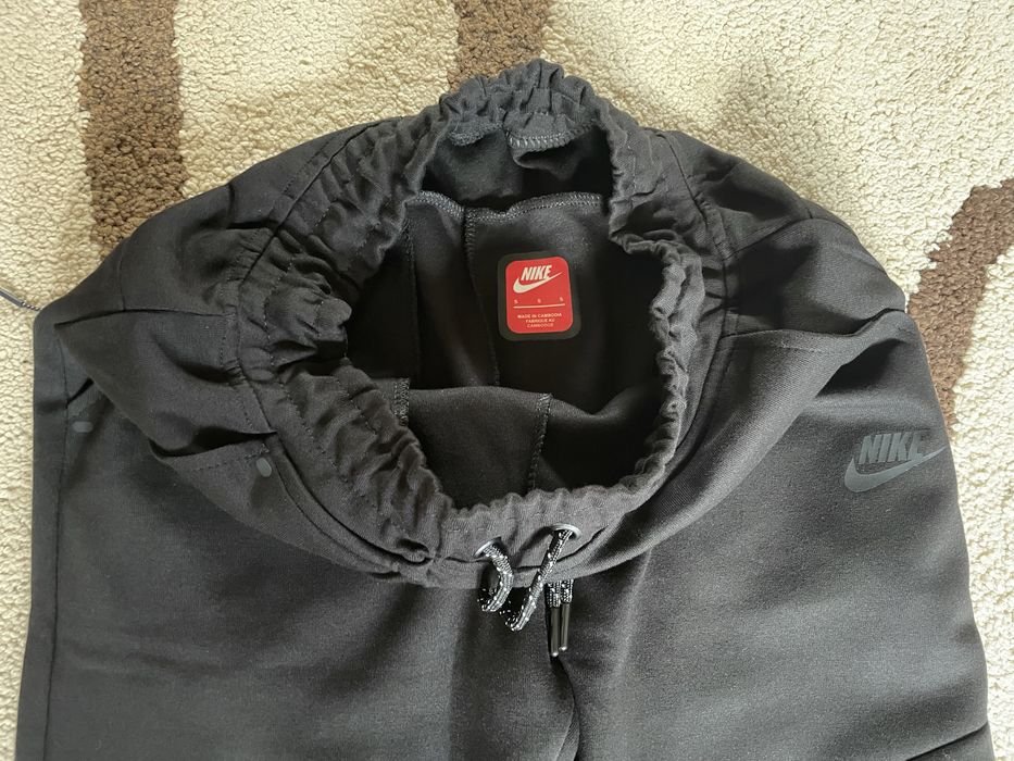 Чисто нов мъжки комплект Nike Tech Fleece (размер S)