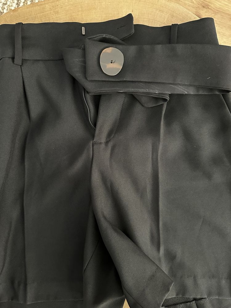 Pantaloni scurti Zara