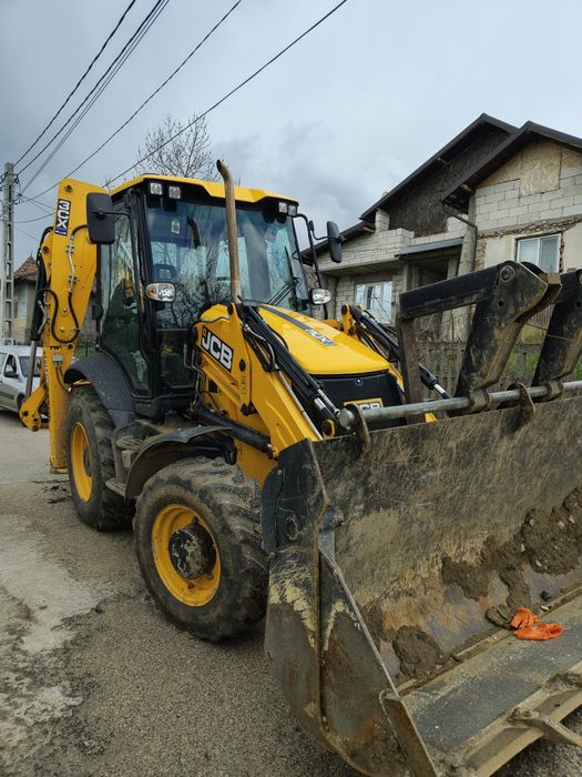 De închiriat utilaj buldoexcavator