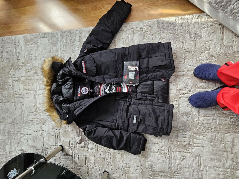 Vând Geaca batbati mărimea S noua