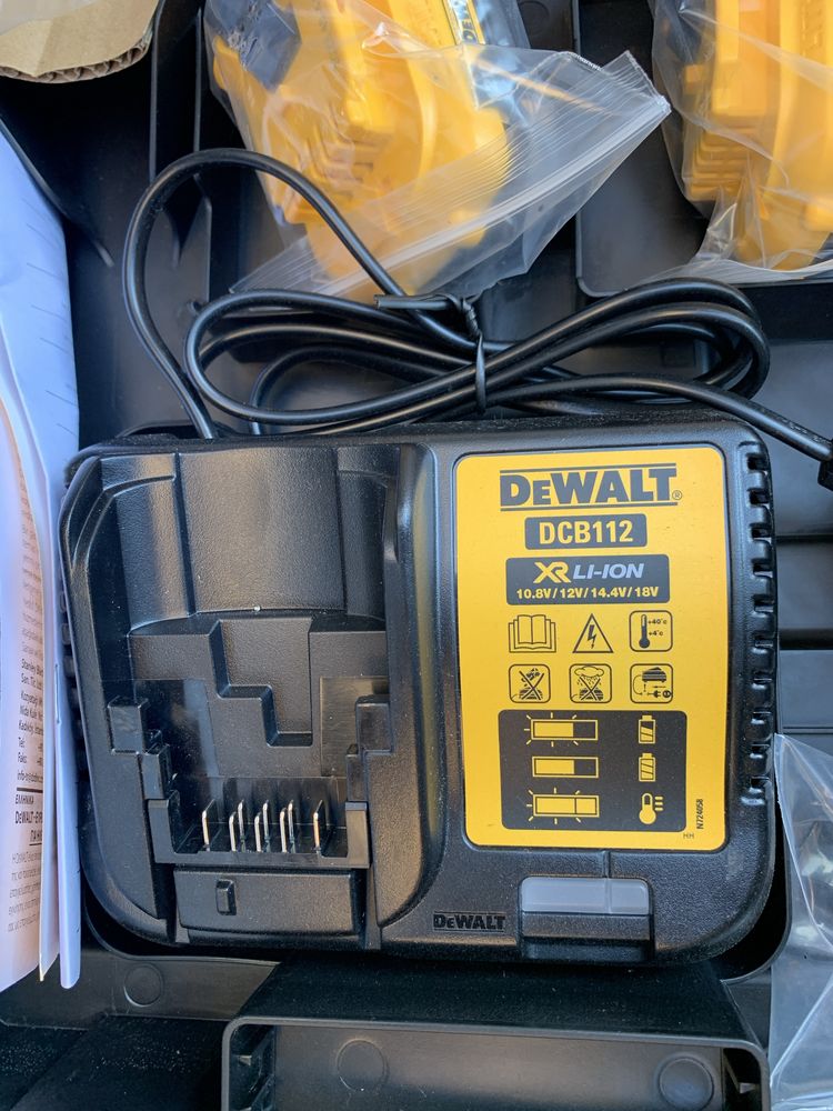 DeWALT DCD 701/ безчетков винтоверт/+2 бат. 2 ah.,+зарядно в куфар