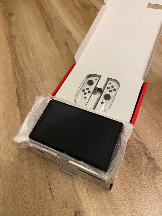 Nintendo Switch OLED Alb – Stare Foarte Bună, Set Complet Original