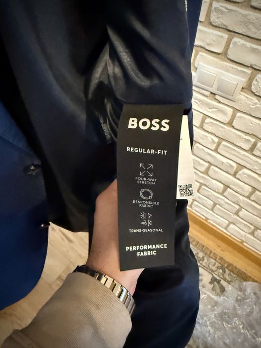 Costum barbatesc BOSS, original