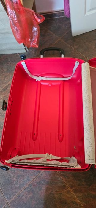 Голям твърд куфар Самсонайт с две колела