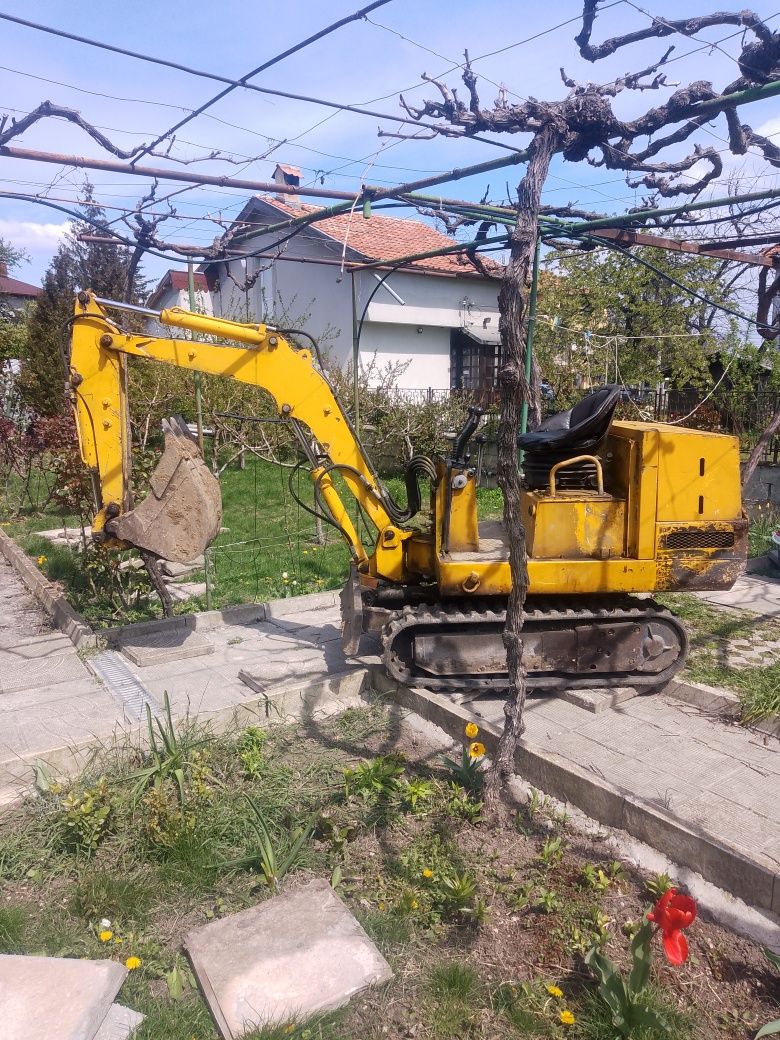 Услуги с малък багер
