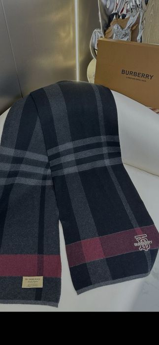 Fular bărbați Burberry, model 2026