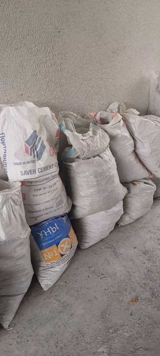 Сухой строительный мусор в мешках