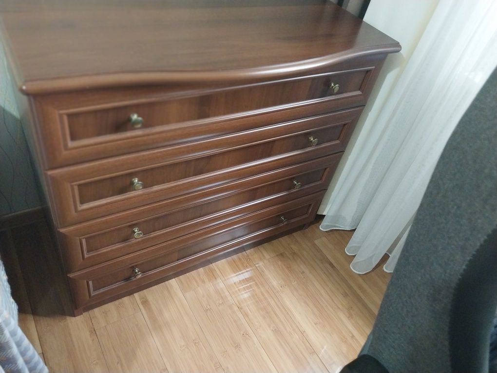 Продам комод для одежды