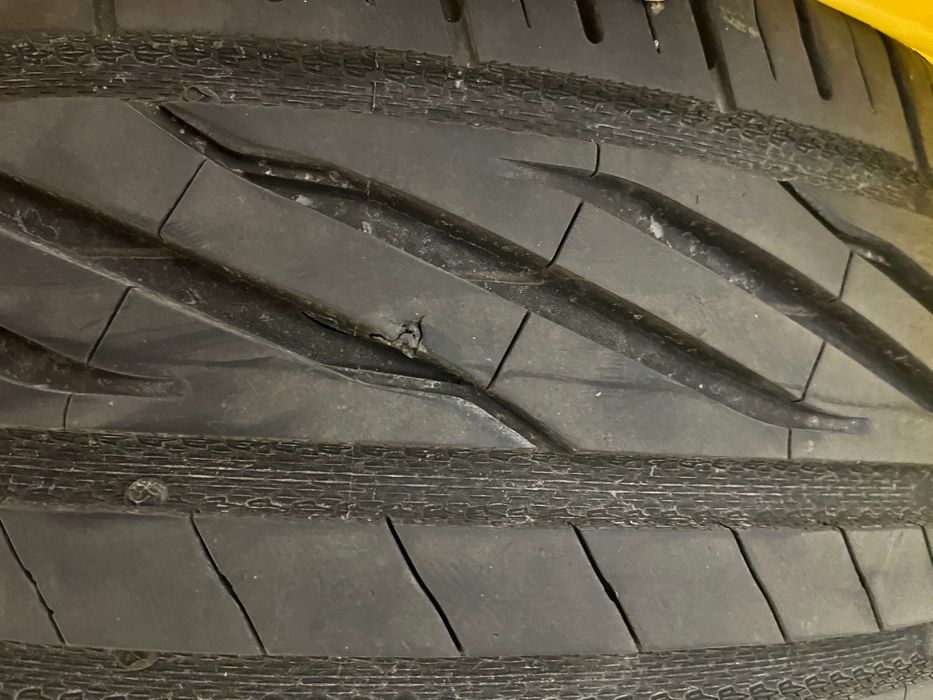 Продава 4 летни гуми Uniroyal Rainsport 5 215/45/18