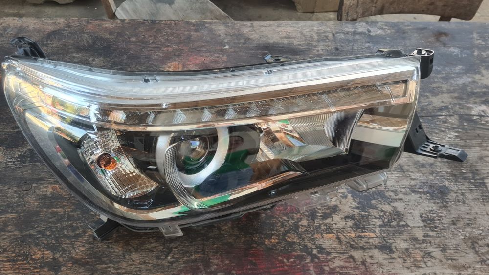 Far Original Toyota Hilux 2020+