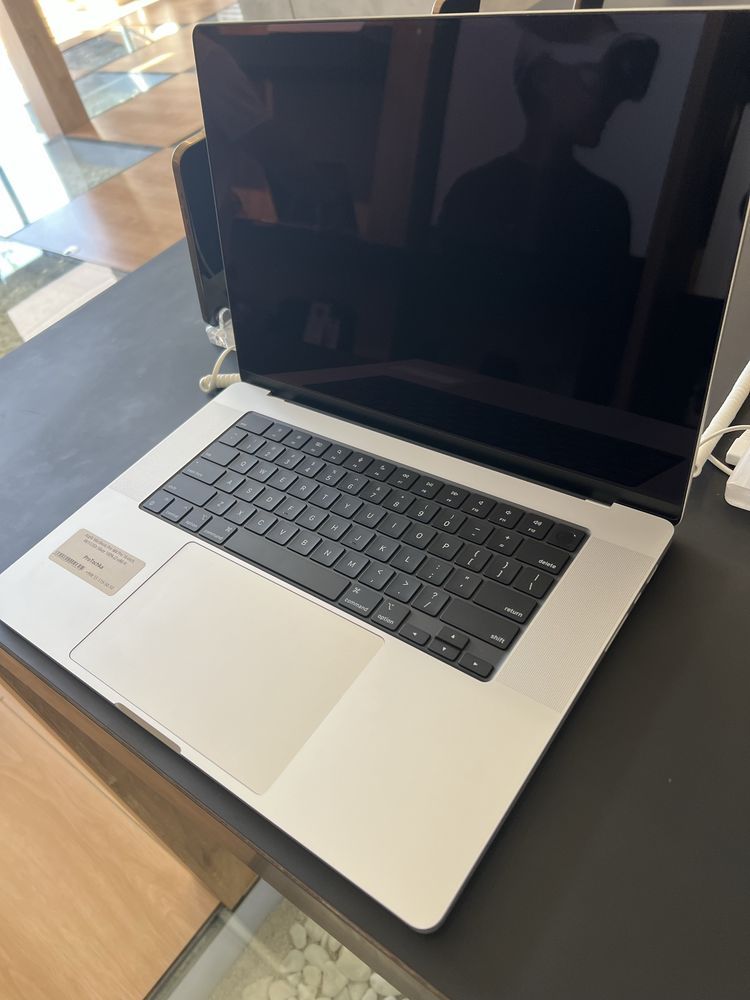 MacBook Pro M4 Pro 16” 48GB / 512GB
