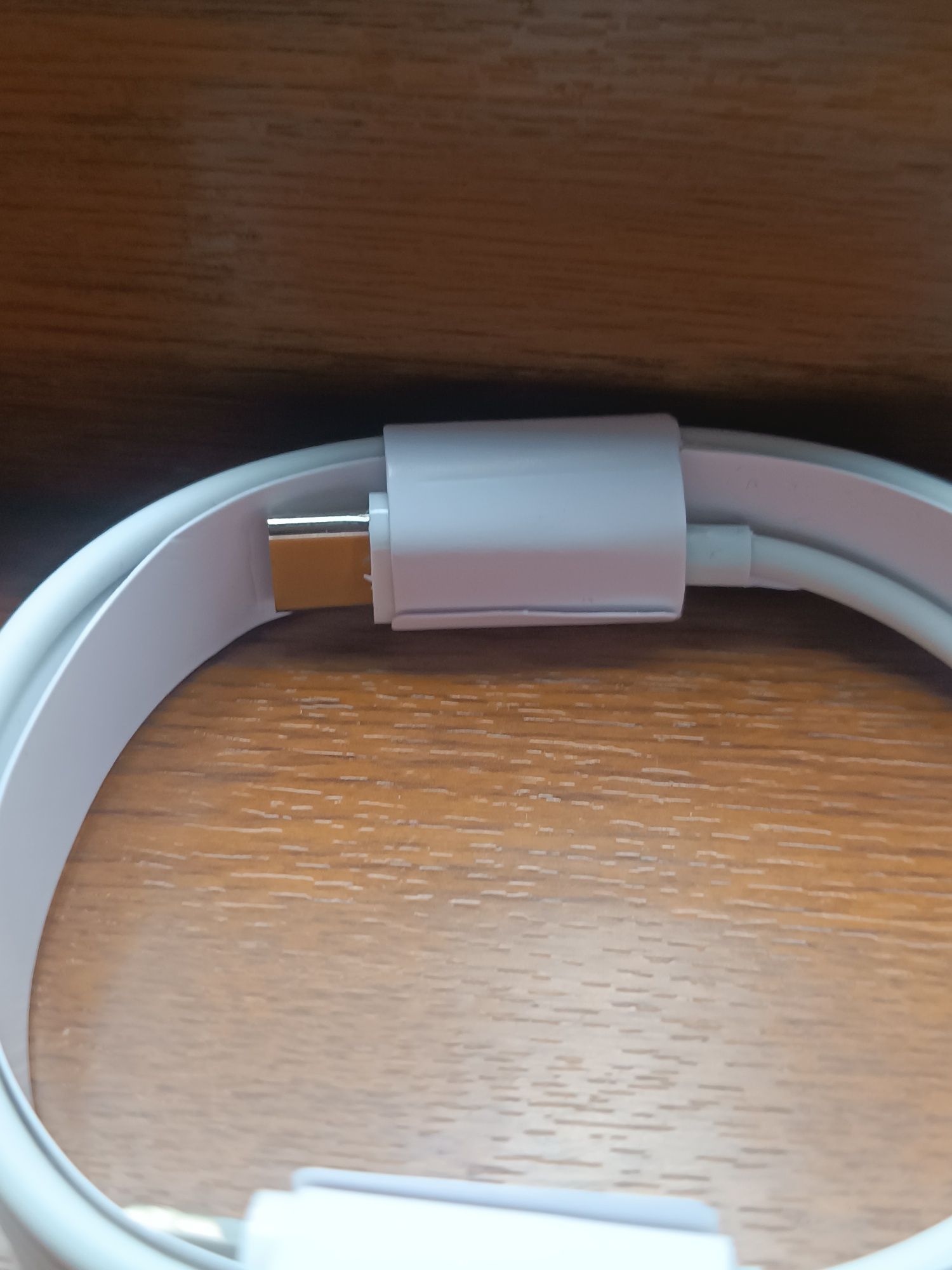 Продам щнур от AirPods оригинал
