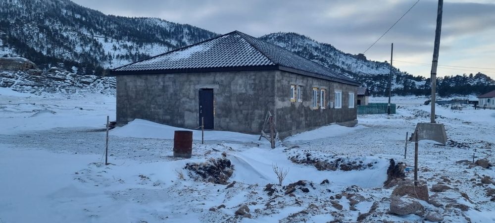 Продаю дом у подножья гор