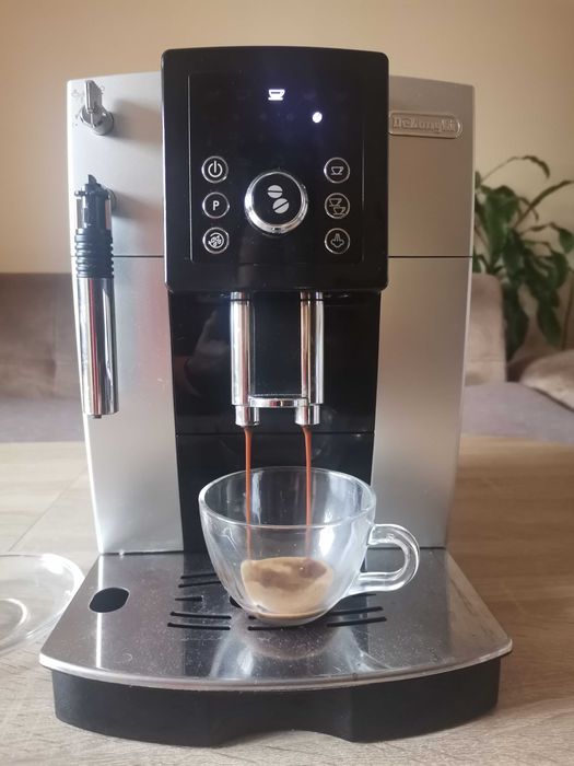 Кафемашина кафеавтомат Delonghi magnifica Ecam23.210