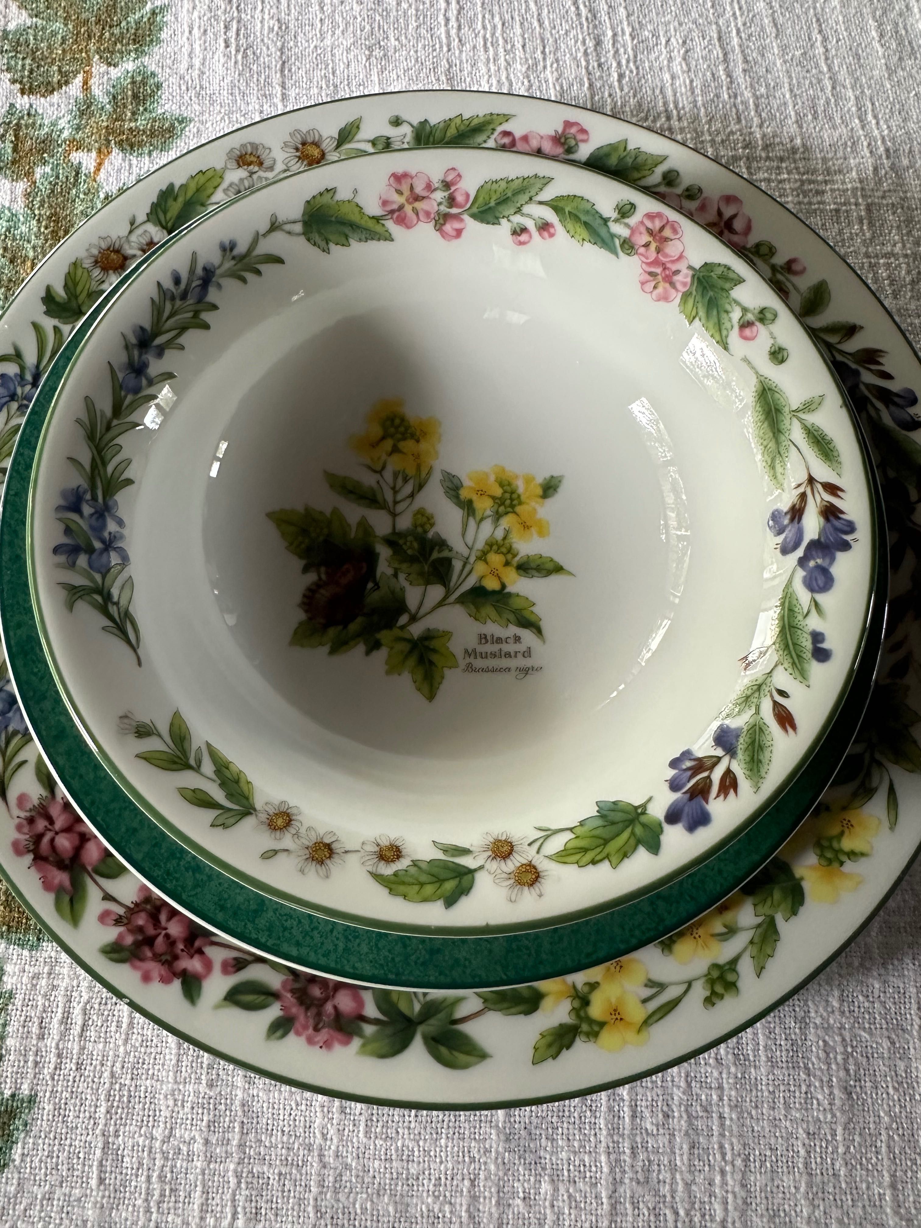 Royal Worcester Herbs- сервиз за хранене за 6-10 човека Като Нов