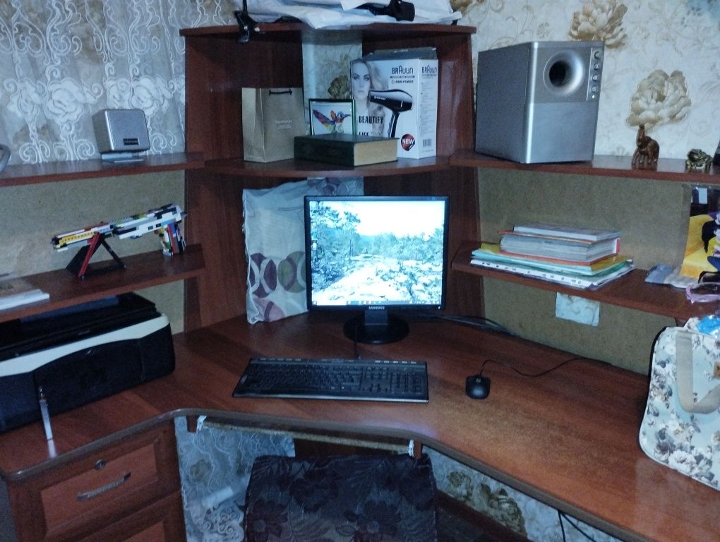 Компьютерный стол