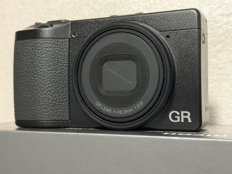 Ricoh GR IV camera foto digitala compacta 25.7MP
