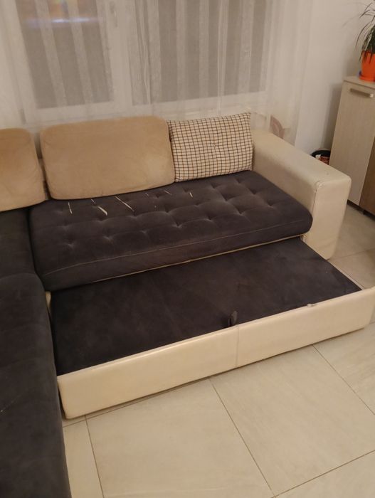 Диван със лежанка