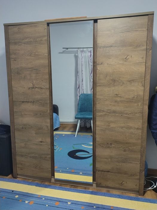 Vând șifonier haine