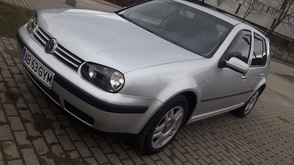 Vând sau schimb cu chooper. Golf 4 1.9 tdi 141 ca.220000 km.