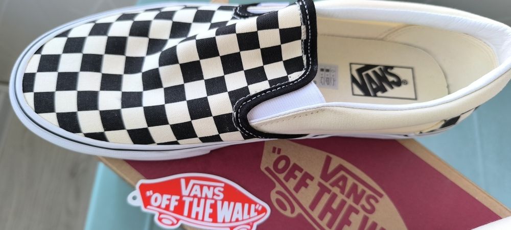 Teniși Vans Slip-On material textil, măsura 44, noi nouți, nepurtati.