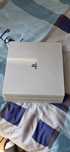 Vand Ps 4 Pro white 1 TB cu 10 jocuri incluse.