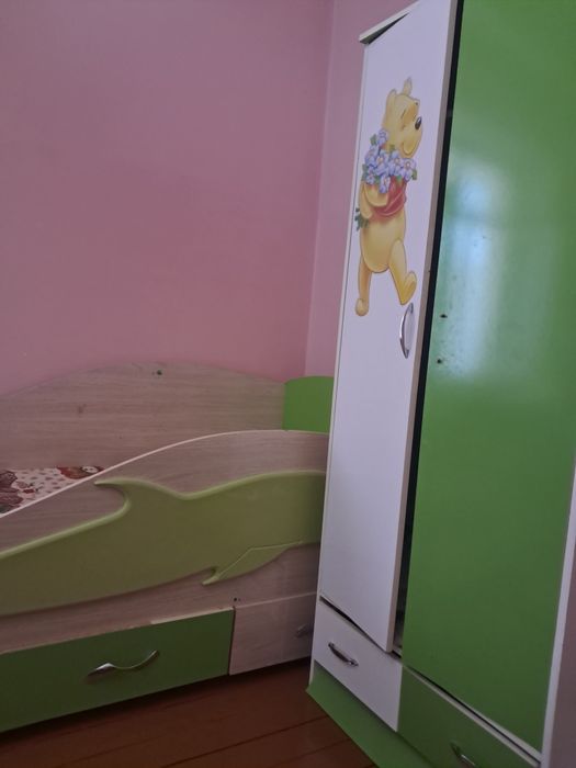 Bolalar uchun kravat va shkaf