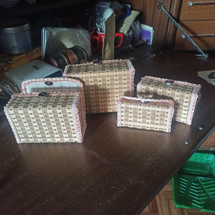 Два набора  шкатулок, разные