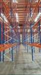 Avem rafturi metalice